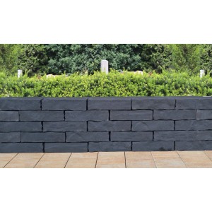 Mauer aus Diephaus Menhire Mauersteinen in Basalt, Bruchsteinoptik für Gartenmauern.