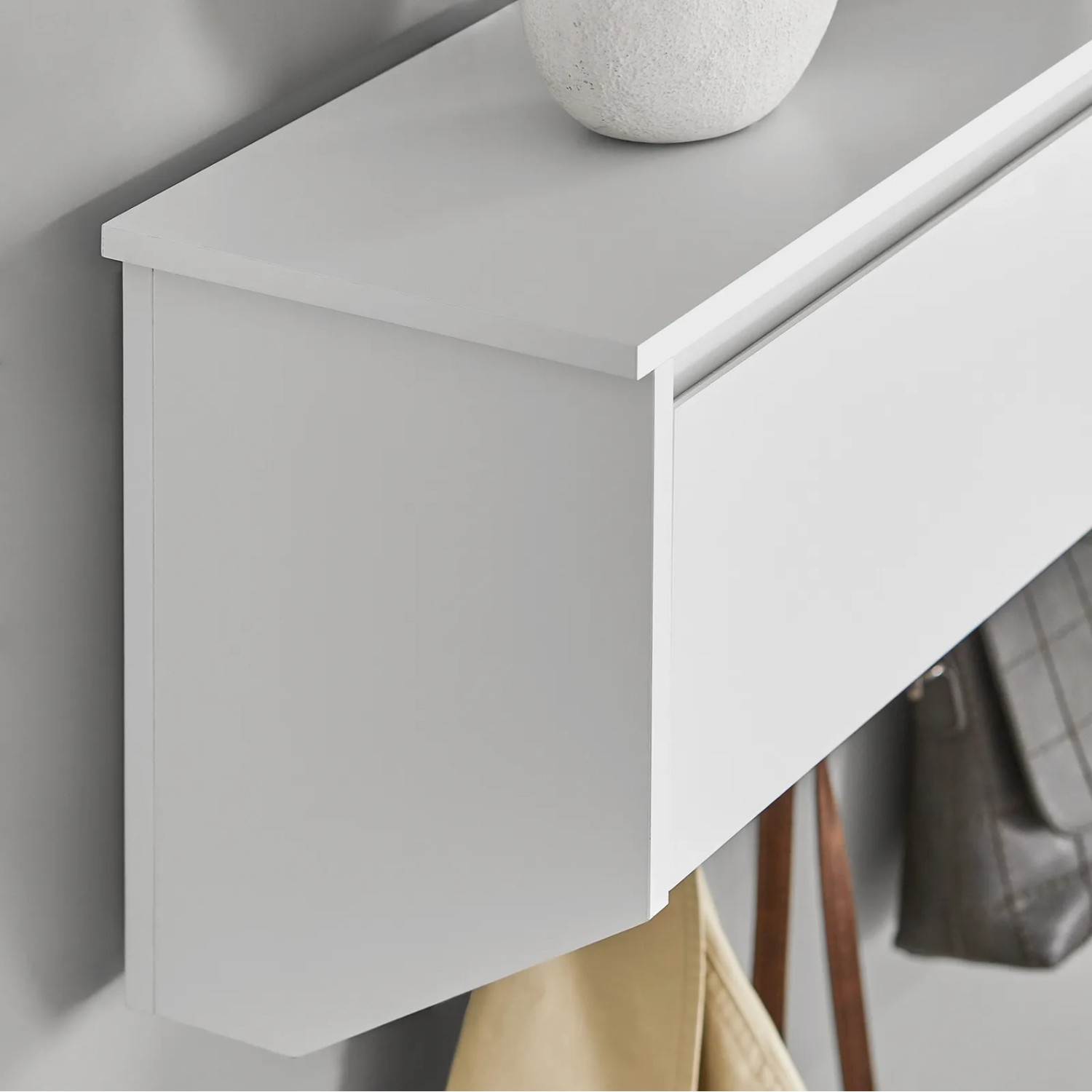 SoBuy Wandgarderobe FHK24-W, weiße Garderobenleiste mit 2 Klappen und 5 Haken.