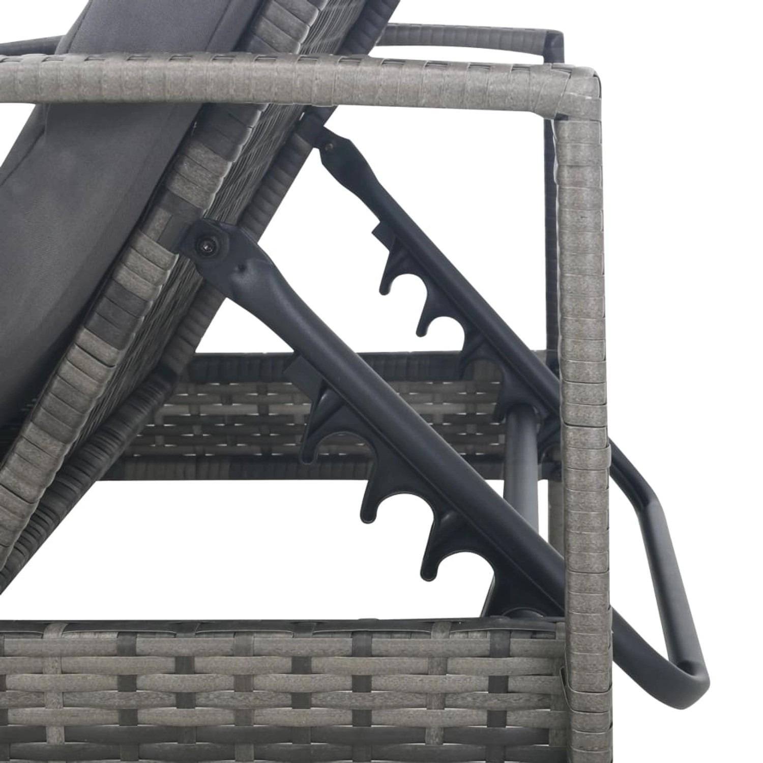 Detailansicht der grauen vidaXL Sonnenliege aus Poly Rattan mit verstellbarer Rückenlehne.