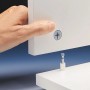 Detailaufnahme: Montage des OPTIFIT Aufsatzschranks Kiel420 mit Exzenterverbinder.