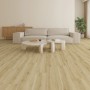 Verlegter Click-Vinylboden Landhausdiele Eiche Studio im Wohnraum mit Möbeln.
