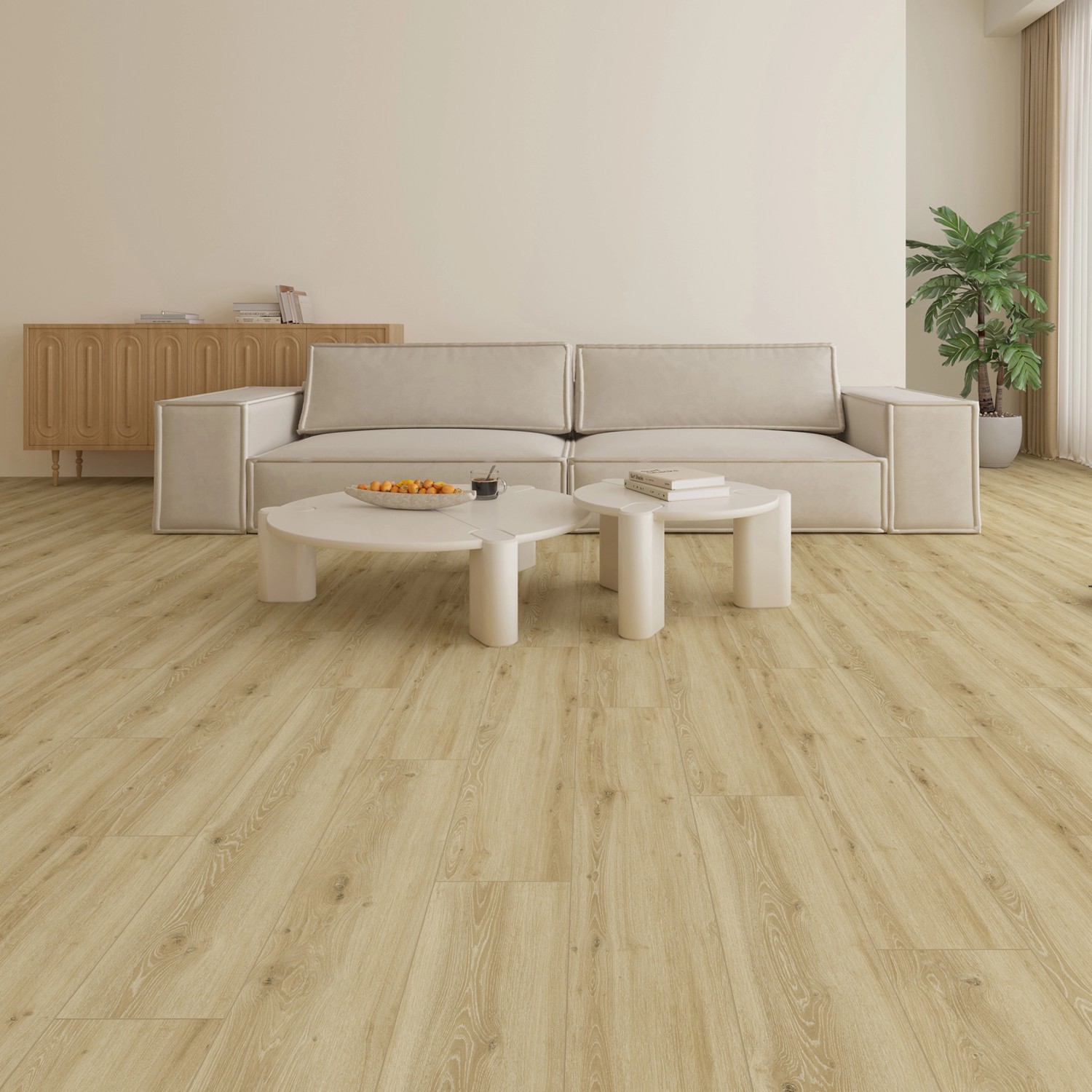 Verlegter Click-Vinylboden Landhausdiele Eiche Studio im Wohnraum mit Möbeln.