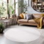 Runder, creme-weißer Ayyildiz Kurzflorteppich Sky 5400 (Ø 120 cm) im Wohnzimmer.
