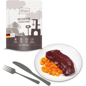 MjAMjAM Katzen-Nassfutter Pferd mit Kürbis, servierfertig auf Teller. Premium Monoprotein Alleinfutter.