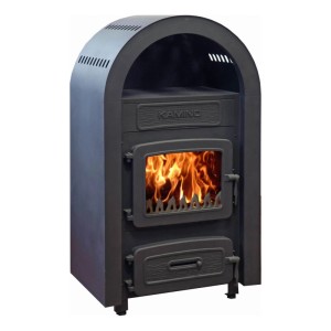 Schwarzer Wamsler Kamino Kaminofen aus Stahl, 6 kW, mit brennendem Feuer im Sichtfenster.