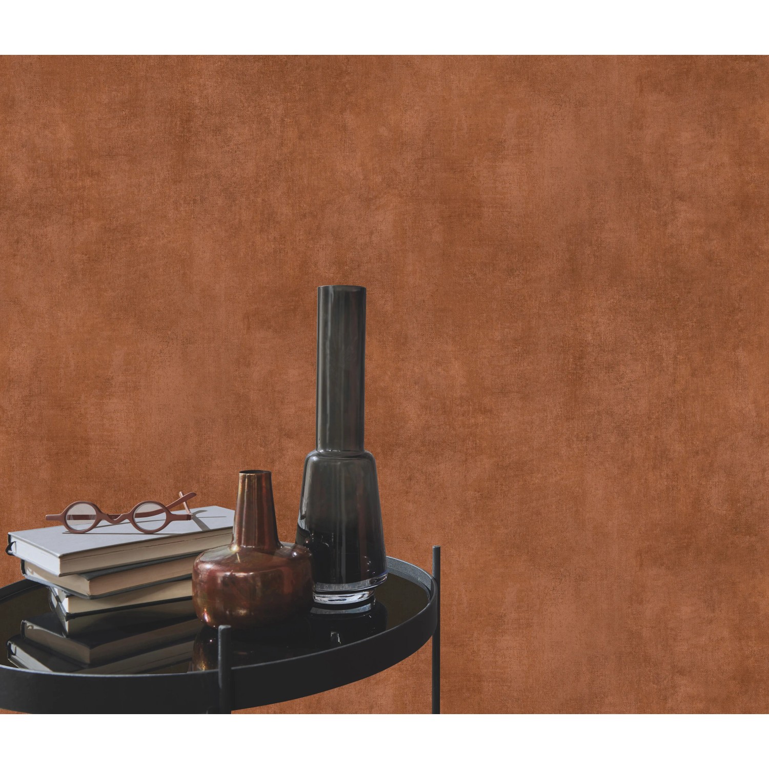 Erismann Vliestapete Elle Decoration 4 Shiny Concrete Terracotta mit Schwammoptik.