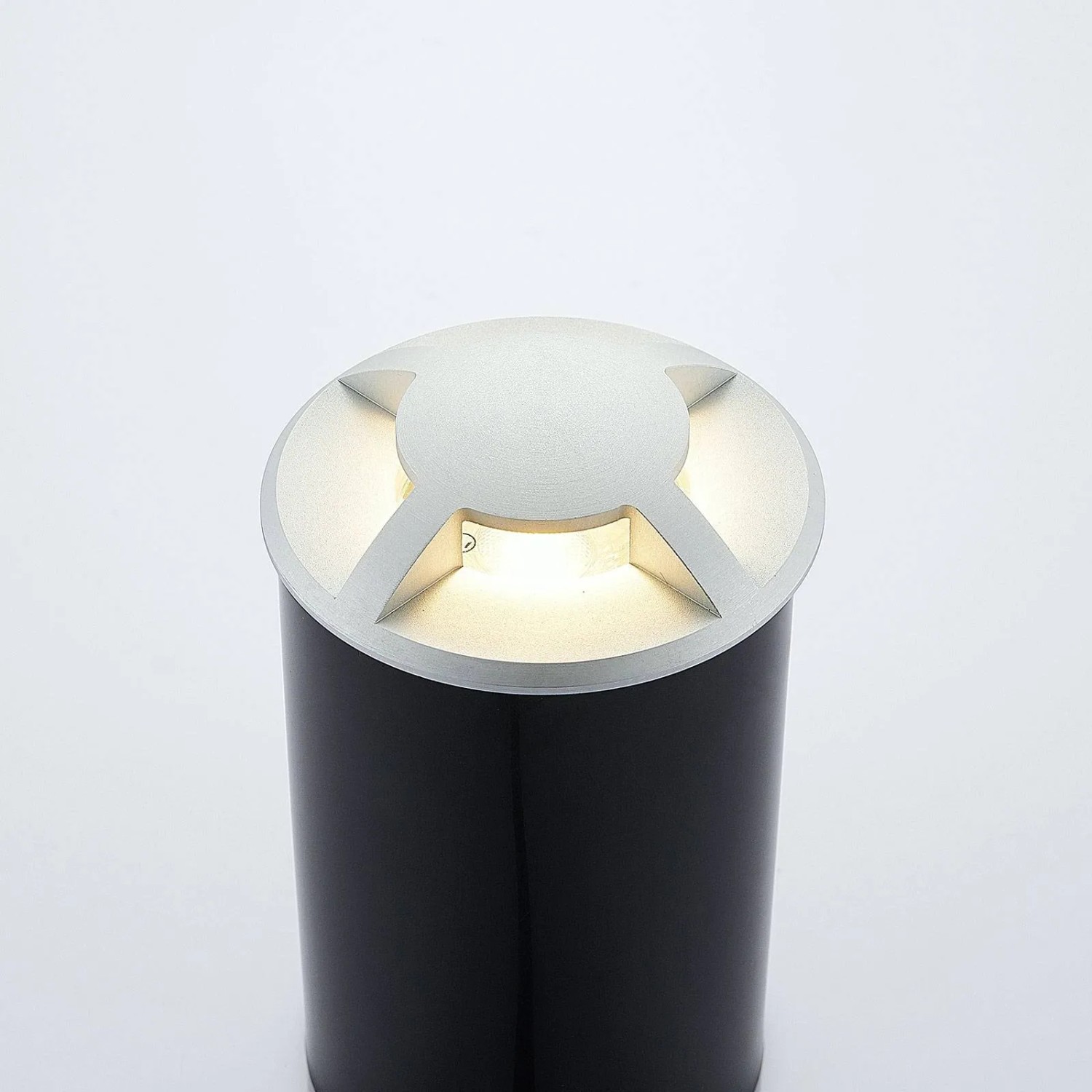 Moderne Lucande Milara Bodeneinbauleuchte aus Alu, wasserdicht und 1-flammig mit GU10 Fassung.