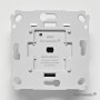 Weißer Homematic IP Wandtaster 2-fach, Rückseite mit Beschriftung und Anschlüssen für Markenschalter.