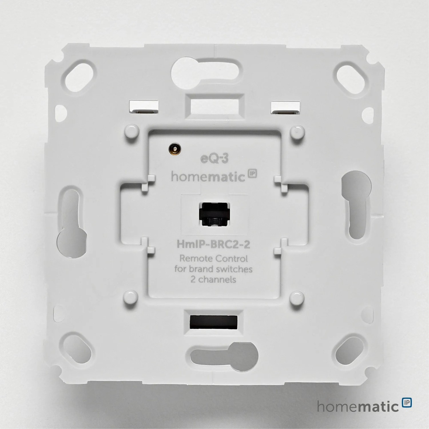 Weißer Homematic IP Wandtaster 2-fach, Rückseite mit Beschriftung und Anschlüssen für Markenschalter.