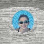 Frau mit Schwimmbrille im Bestway Stahlrahmenpool Swim Vista, Ø 549 cm, im Garten.
