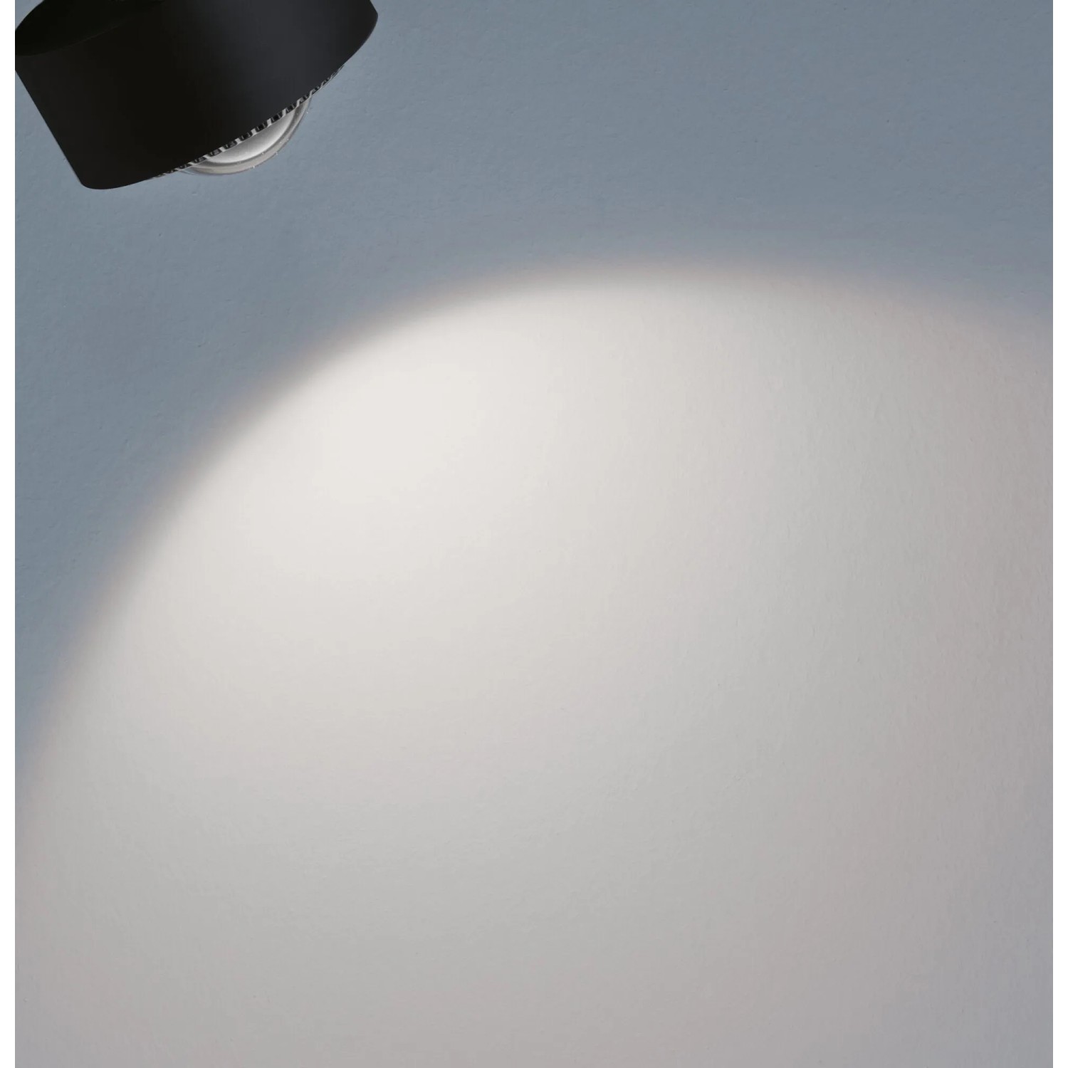 Paulmann Urail LED Spot Aldan, 8W, schwarz matt, 4000K, dimmbar. Lichtkegel an der Wand.