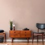 Wohnraum mit rosa A.S. Creation Vliestapete Uni Leicht Strukturiert an der Wand.