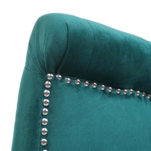 Detailaufnahme: Dunkelgrüner Polsterstuhl mit Nieten, Esszimmerstuhl im Chesterfield-Design.