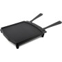 Ooni Grillpfanne Dual-Sided Grizzler aus Gusseisen mit abnehmbaren Griffen und Untersetzer.