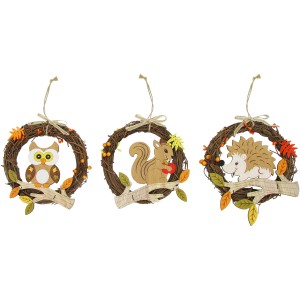 Mehrfarbiger Rattankranz, 3-fach sortiert, Ø 16 cm, mit Eule, Eichhörnchen und Igel als Dekorative Figuren.