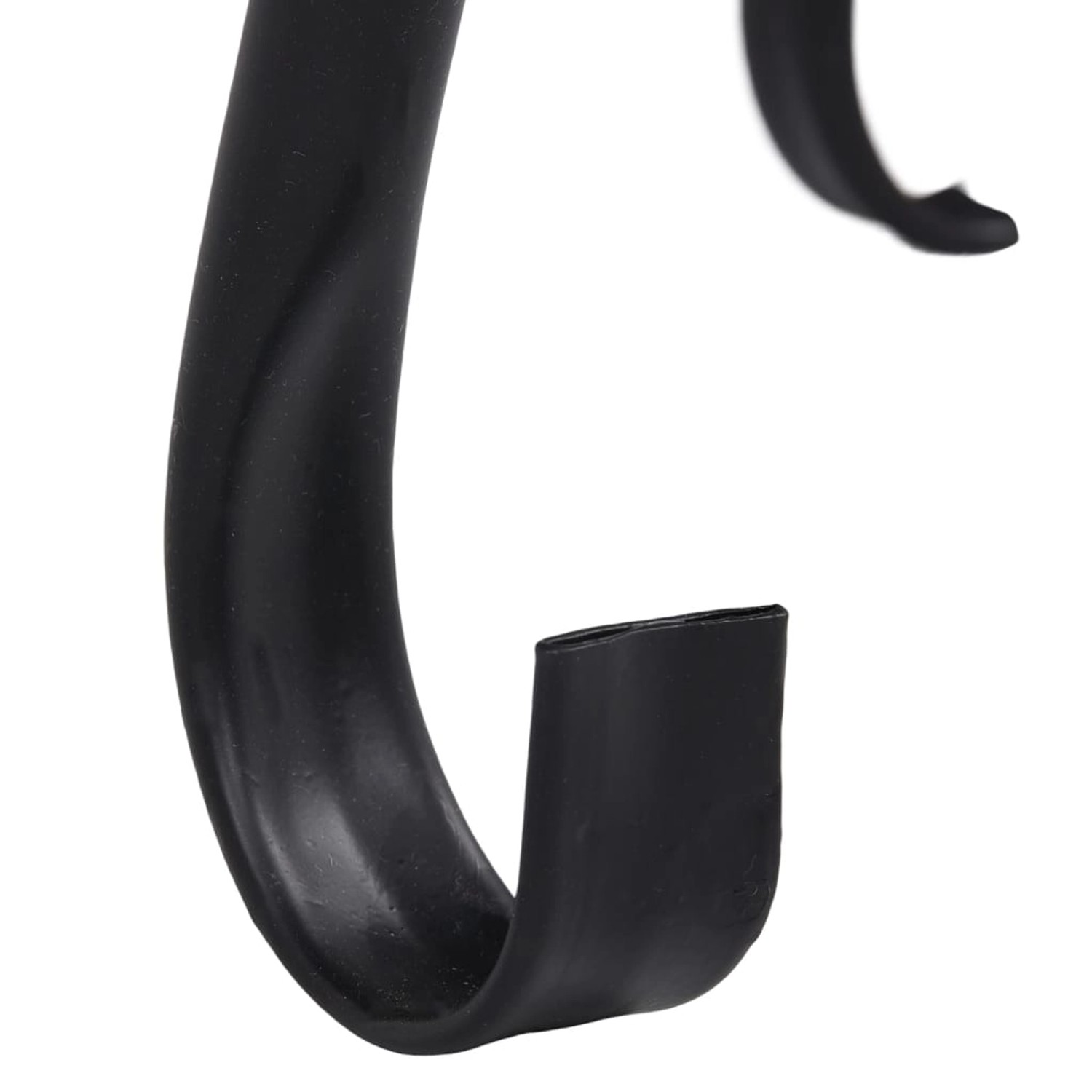 Detailaufnahme vom schwarzen Stahlfuß des vidaXL Feuertisch Mosaik Keramik Terracotta 68 cm.