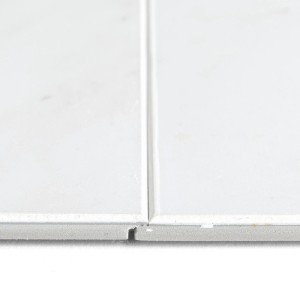 Grosfillex GX Wall+ Dekor-Paneele White Marble, Detailansicht der Verbindung.