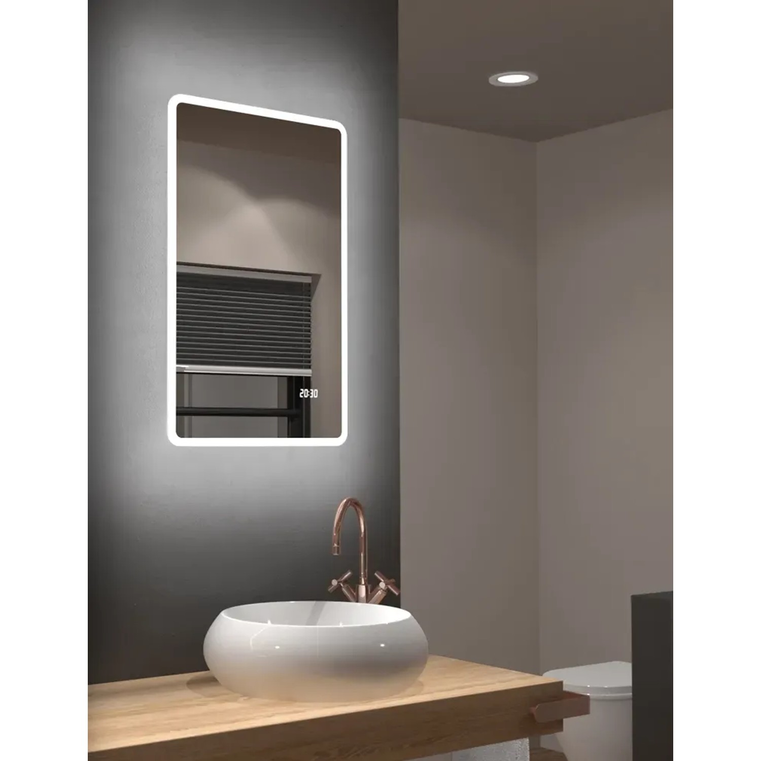 Beleuchteter DSK Design LED-Lichtspiegel Silver Porto, 45x70 cm, mit Digitaluhr im modernen Badezimmer.