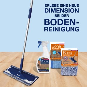 Bona Staub-Pad mit Mopp, Reiniger und Staubpad-Verpackung für die Bodenreinigung.