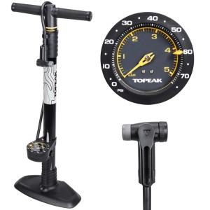 Schwarze Topeak JoeBlow Mountain X Standpumpe mit Manometer und TwinHead DX5 Pumpenkopf.
