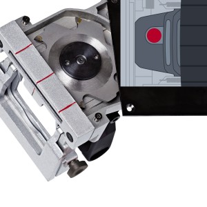 Einhell TC-BJ 900 Flachdübelfräse, Detailansicht der Aluminium-Grundplatte und Fräse.