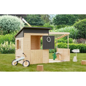 Soulet Kinderspielhaus Santa Barbara mit Anbau im Garten, Holzhaus mit Tür und Fenster.