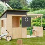 Soulet Kinderspielhaus Santa Barbara mit Anbau im Garten, Holzhaus mit Tür und Fenster.