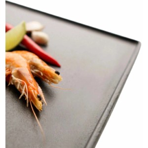 Char-Broil Universal Grillplatte mit Garnelen, Chili und Limette. Grillutensil für leckere Gerichte.