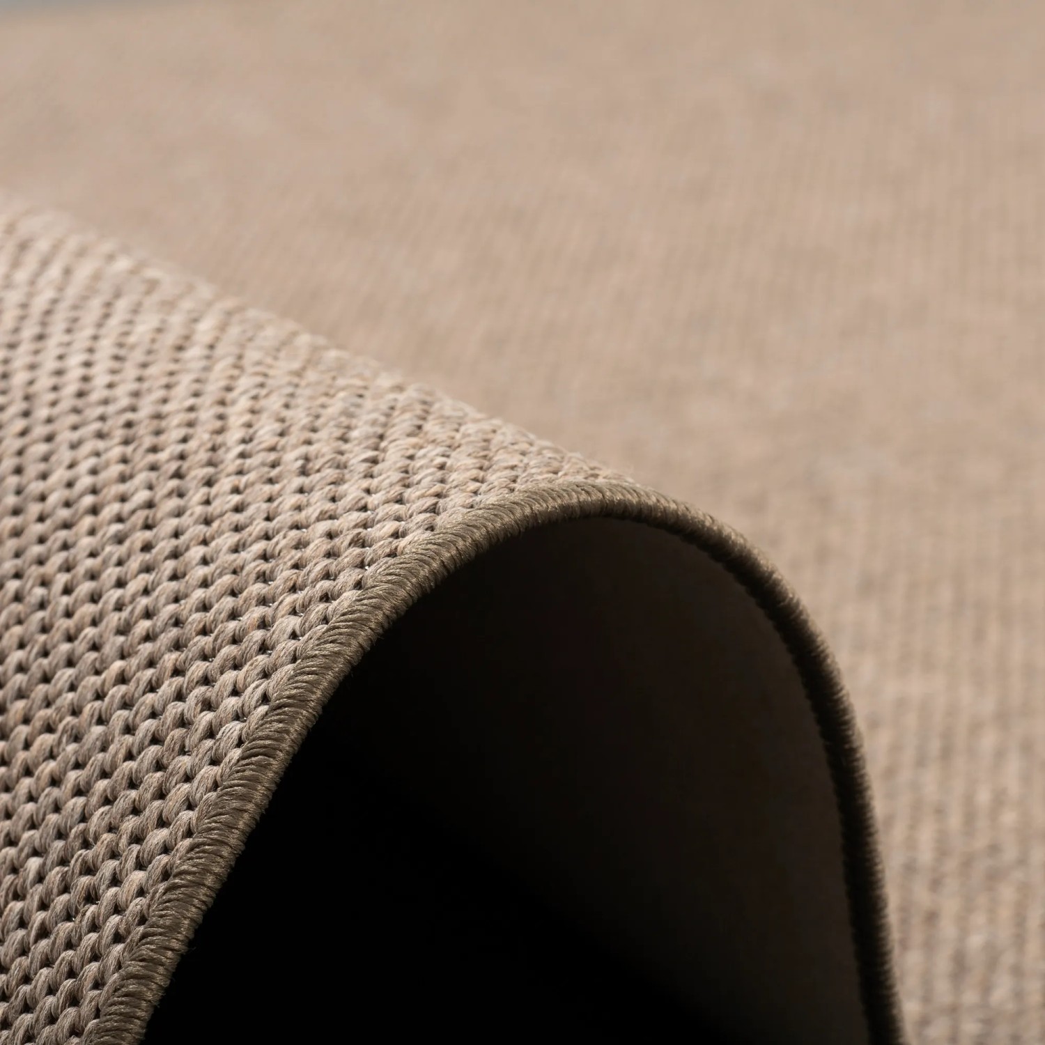 Detailansicht des braunen Snapstyle Teppichläufers Bentzon, Flachgewebe, 80x240cm.