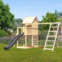 Karibu Spielhaus Frieda mit Rutsche, Schaukel, Kletterwand und Leiter im Garten.