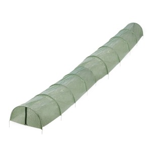 Grüner Relaxdays Folientunnel aus PE und Stahl, 7m lang, für Gemüse und Pflanzen im Garten.