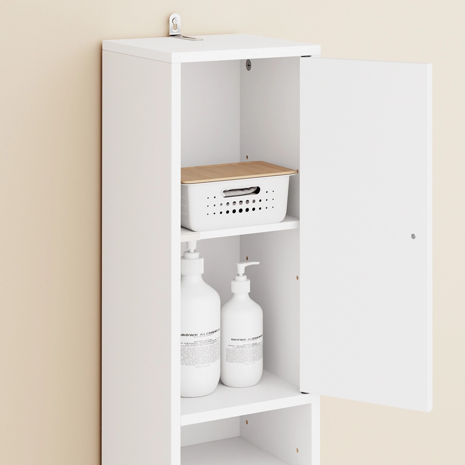 Schmaler, weißer SoBuy Badezimmerschrank Hochschrank mit Tür und Regalböden. Ideal für kleine Bäder.