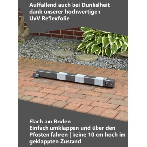 Umklappbarer UvV Absperrpfosten Comfy, 70x70 mm, feuerverzinkt, mit weißer Reflexfolie. 