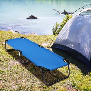 Blaues Costway Feldbett/Campingbett, faltbar, mit Zelt im Hintergrund.