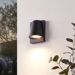 Schwarze QAZQA Außenwandleuchte Femke mit Dämmerungsschalter, Lampen & Leuchten.