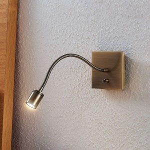 Moderne Lindby LED Wandleuchte Mayar in Bronze mit flexiblem Arm für Schlafzimmer.
