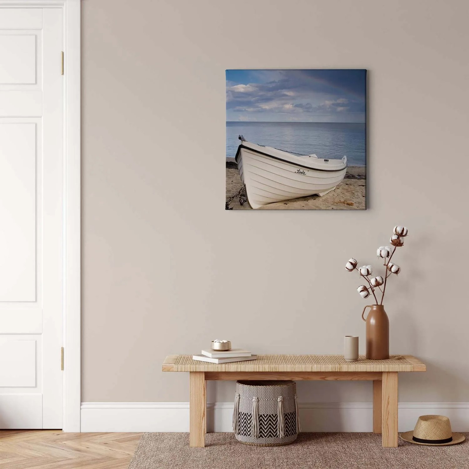 Maritimes Leinwandbild mit Boot in Hellblau und Beige für Wohn- und Schlafzimmer.