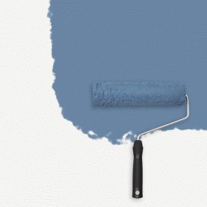 Bricoflor Vliestapete mit Farbroller blau überstrichen. Überstreichbare Struktur für den Flur.