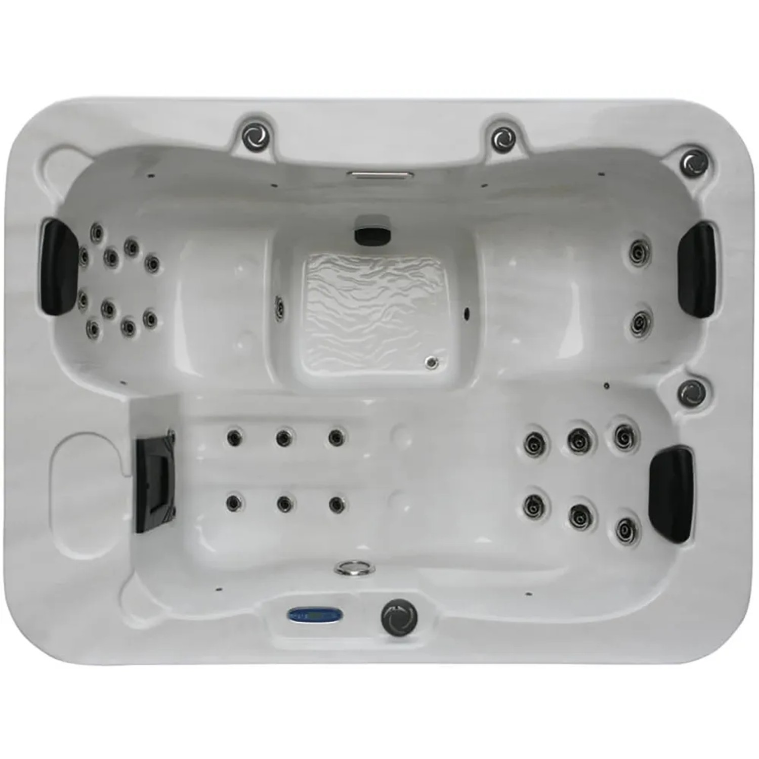 Weißer Home Deluxe Outdoor Whirlpool White Marble Plus mit Treppe und Abdeckung, Ansicht von oben.