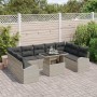 Hellgraues 10-tlg. vidaXL Garten-Sofa-Set aus Poly Rattan mit Tisch und grauen Kissen.