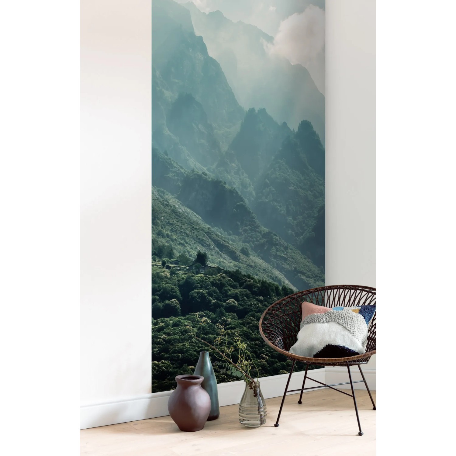 Komar Vlies Fototapete The Summit, Berglandschaft in Grüntönen, 100x250 cm.
