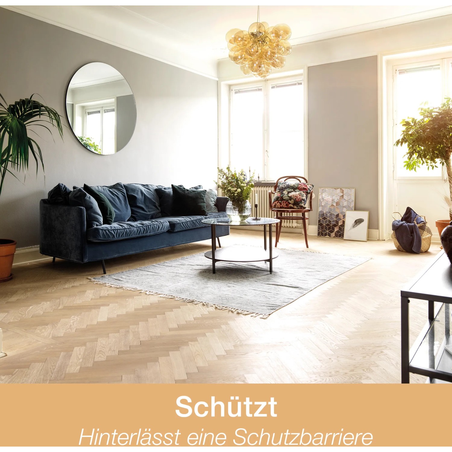 Wohnzimmer mit geöltem Holzboden, gereinigt und geschützt mit Bona Reiniger.