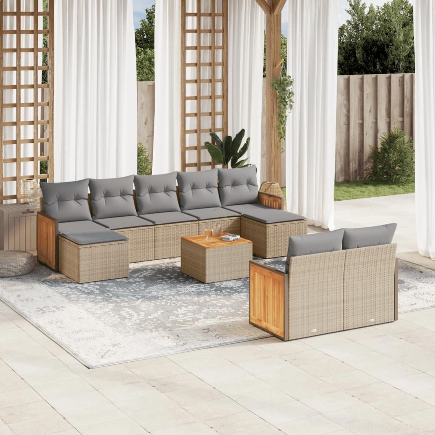 Beige 10-tlg. vidaXL Garten-Sofagarnitur aus Rattan mit hellgrauen Kissen und Akazientisch.