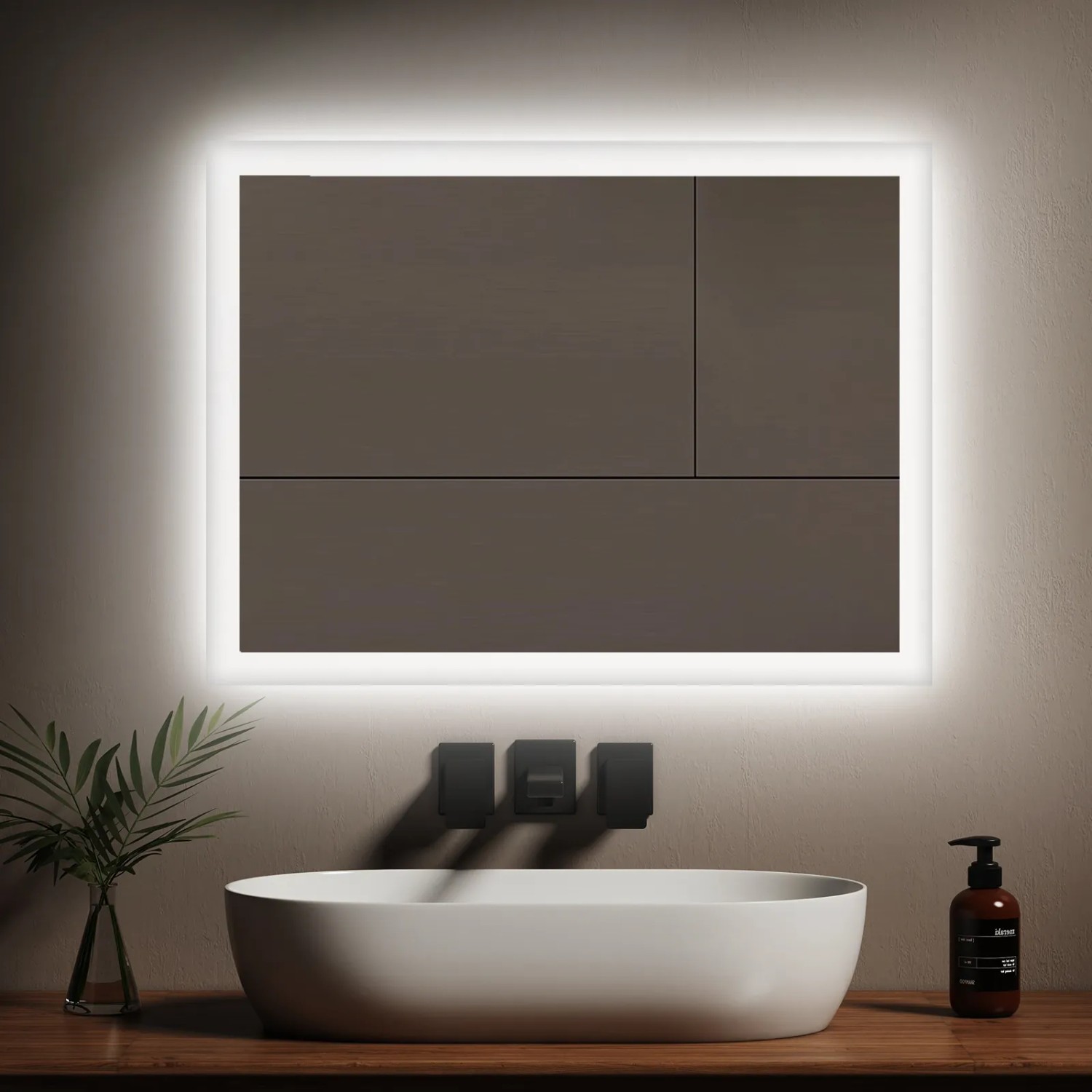 Rechteckiger Emke LED Badspiegel 80x60 cm mit Beleuchtung und Antifog-Funktion über Waschbecken.
