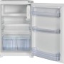 Respekta Einbaukühlschrank mit Gefrierfach, integriert in Küchenzeile. Innenraum mit Ablagefächern und Türablagen.