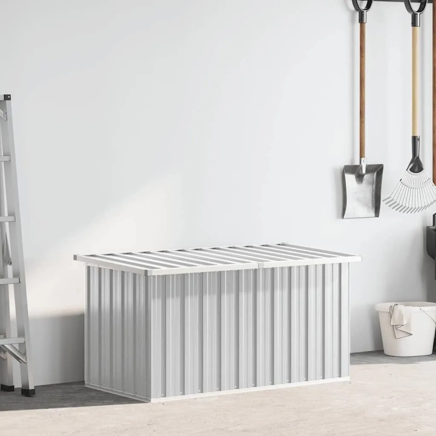 Graue furnicato Gartenbox (129x67x65 cm) aus verzinktem Stahl für Gartenauflagen und Werkzeug.