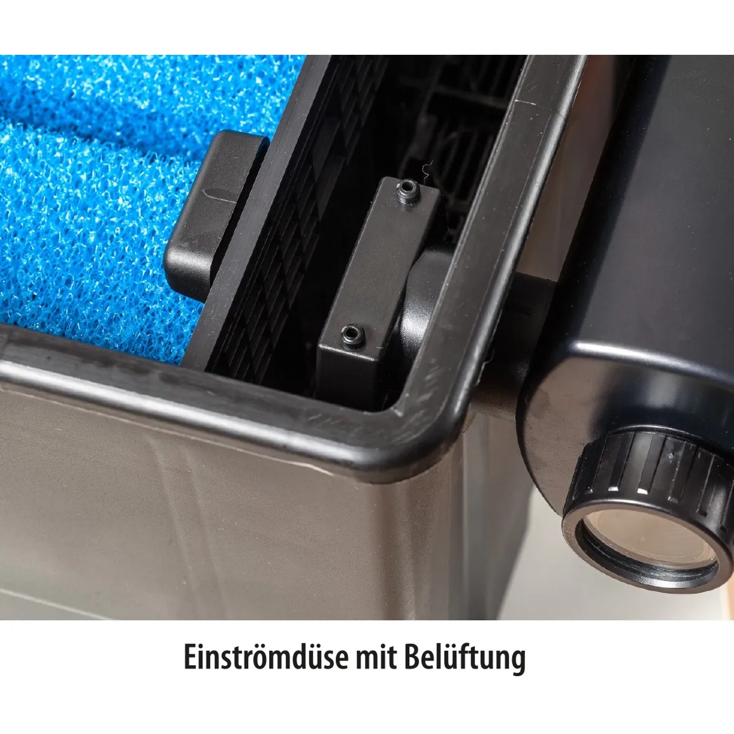 Heissner Durchlauffilter-Set FPU 16000 Detail: Filter mit blauen Filterschwämmen und Belüftungsdüse.