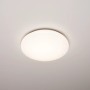 Runde, weiße LED-Deckenleuchte (Ø 30 cm) mit neutralweißem Licht an einer Decke.