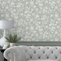Laura Ashley Vliestapete Rye Sage Green mit floralem Muster in Grün und Weiß.