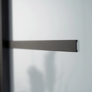 Loft+Mehr Alusteg, matt schwarz, zur Glasgestaltung für Glastüren & Schiebetüren.